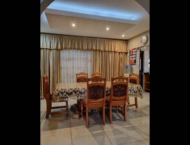 6 BEDROOM HOUSE FOR SALE IN ARBORETUM